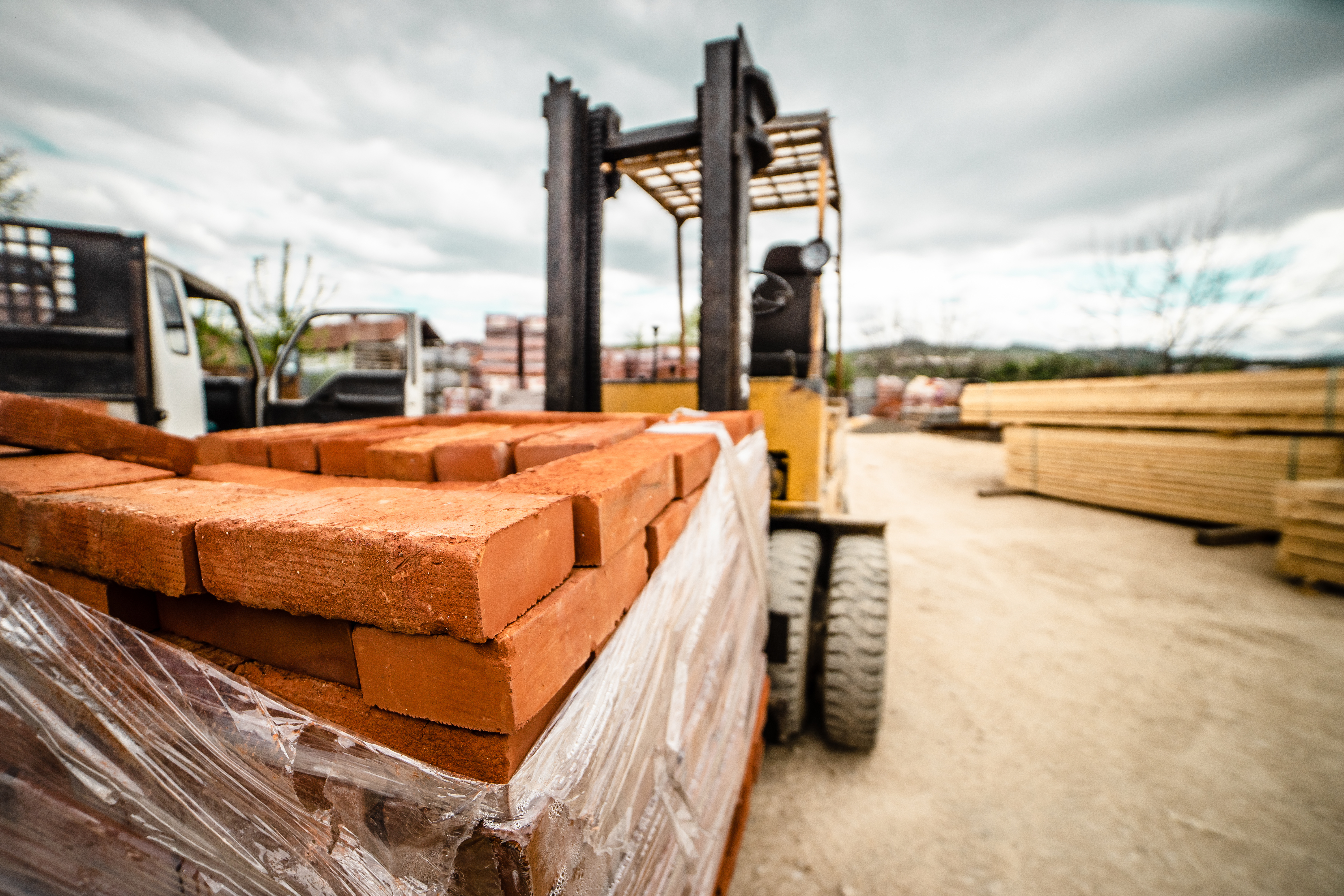 A grab lorry picking up a set of building bricks